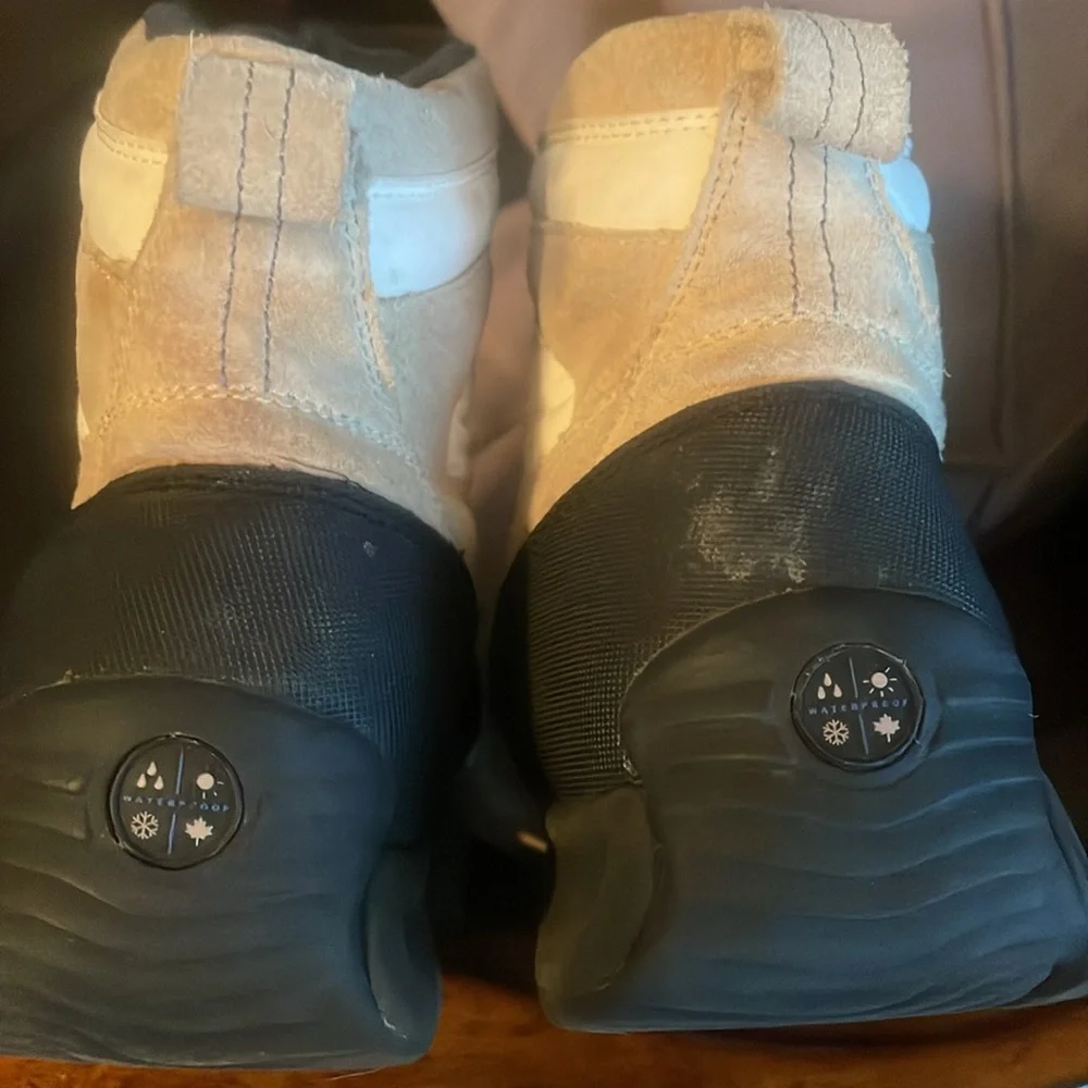 Land’s End Cream/Tan Women’s Gorpcore Outdoor Winter Lace Up Boots Size 8